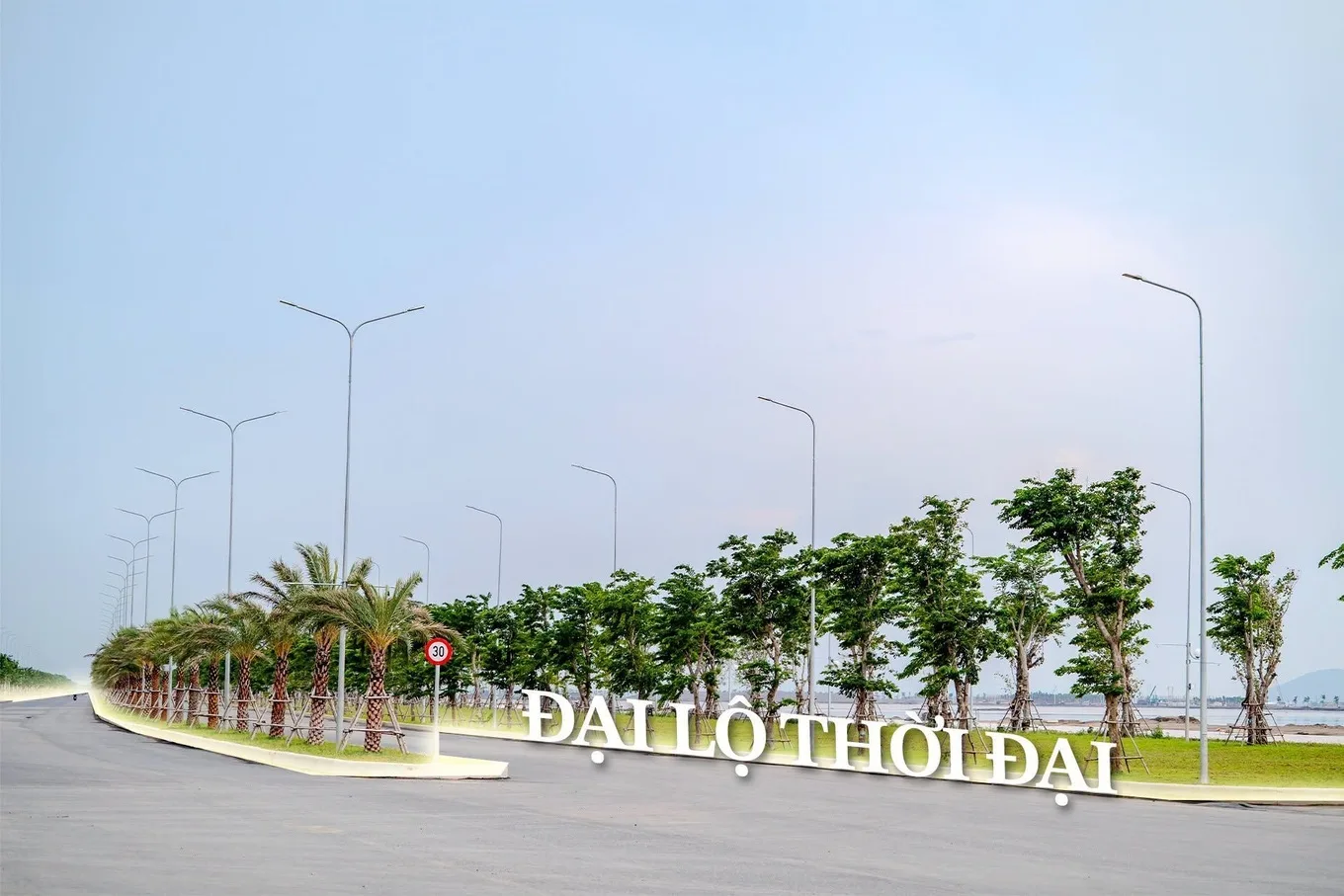 Đại lộ Thời Đại rộng 120m tại Vinhomes Green Paradise đã cơ bản hoàn thành