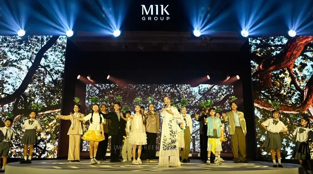 Tiết mục biểu diễn lấy cảm hứng từ hình ảnh cây đa trong sự kiện ra mắt Khu đô thị Forestia
